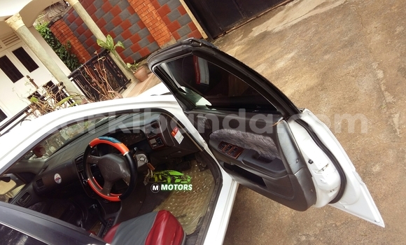 Acheter Occasion Voiture Toyota Premio Blanc à Kampala, Ouganda Acheter Occasion Voiture Toyota Premio Blanc à Kampala, Ouganda