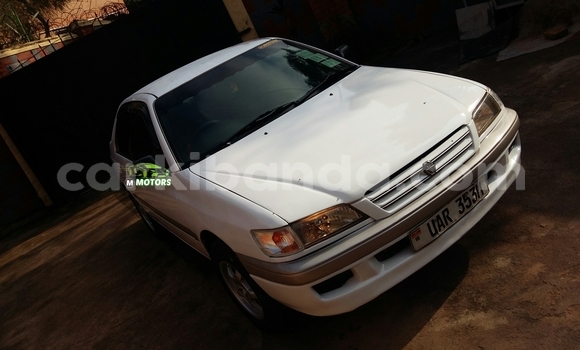 Acheter Occasion Voiture Toyota Premio Blanc à Kampala, Ouganda Acheter Occasion Voiture Toyota Premio Blanc à Kampala, Ouganda