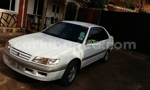 Acheter Occasion Voiture Toyota Premio Blanc à Kampala, Ouganda Acheter Occasion Voiture Toyota Premio Blanc à Kampala, Ouganda