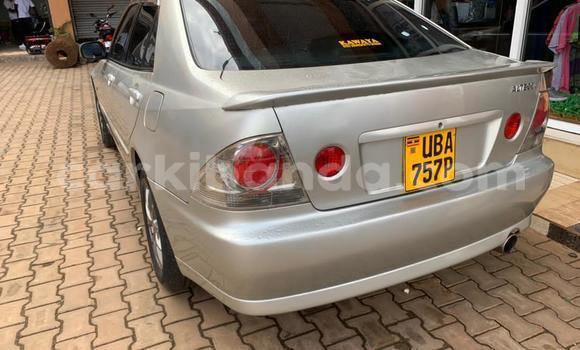 Gura Yakoze Toyota Altezza Silver Imodoka i Kampala mu Uganda