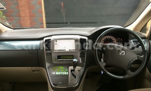Acheter Occasion Voiture Toyota Alphard Gris à Kampala, Ouganda Acheter Occasion Voiture Toyota Alphard Gris à Kampala, Ouganda