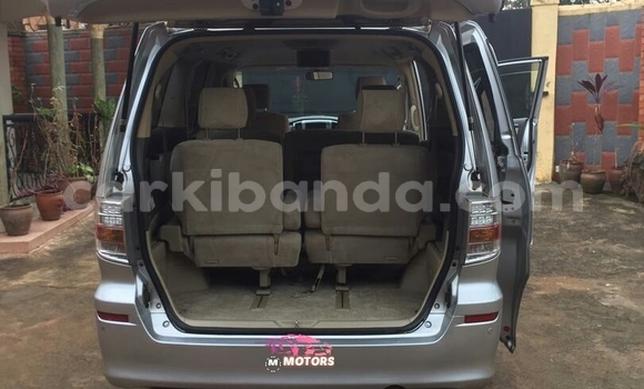 Acheter Occasion Voiture Toyota Alphard Gris à Kampala, Ouganda Acheter Occasion Voiture Toyota Alphard Gris à Kampala, Ouganda
