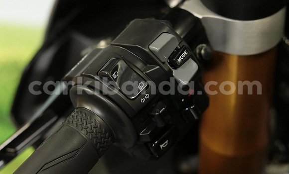 Nunua Ilio tumika Yamaha R1 Nyingine Bike ndani ya Kampala nchini Uganda Nunua Ilio tumika Yamaha R1 Nyingine Bike ndani ya Kampala nchini Uganda