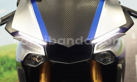 Nunua Ilio tumika Yamaha R1 Nyingine Bike ndani ya Kampala nchini Uganda Nunua Ilio tumika Yamaha R1 Nyingine Bike ndani ya Kampala nchini Uganda