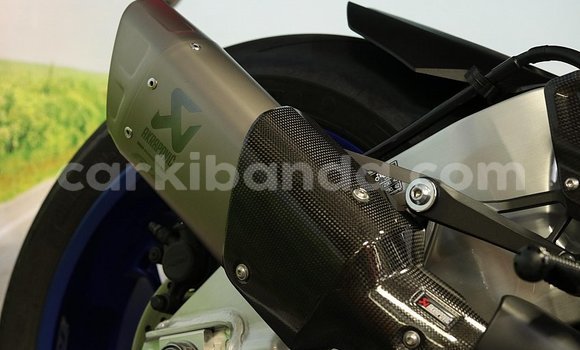 Nunua Ilio tumika Yamaha R1 Nyingine Bike ndani ya Kampala nchini Uganda Nunua Ilio tumika Yamaha R1 Nyingine Bike ndani ya Kampala nchini Uganda