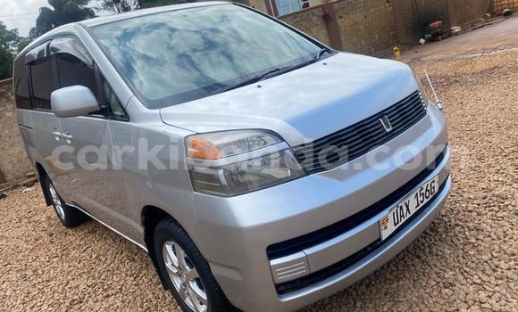 Acheter Occasion Voiture Toyota Voxy Gris à Kampala, Ouganda