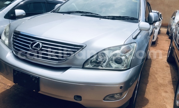 Gura Nshya Toyota Harrier Silver Imodoka i Kampala mu Uganda