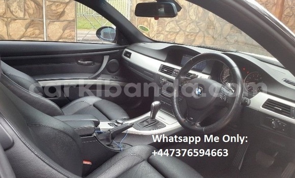 Gura Yakoze BMW 3–Series White Imodoka i Kampala mu Uganda Gura Yakoze BMW 3–Series White Imodoka i Kampala mu Uganda