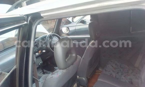 Gura Yakoze Toyota RAV4 White Imodoka i Mukono mu Uganda Gura Yakoze Toyota RAV4 White Imodoka i Mukono mu Uganda