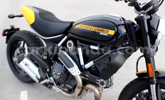 Gura Yakoze Ducati SCRAMBLER Black Bike i Kampala mu Uganda Gura Yakoze Ducati SCRAMBLER Black Bike i Kampala mu Uganda