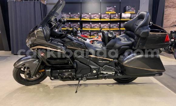 Nunua Ilio tumika Honda GOLD WING Nyingine Bike ndani ya Kampala nchini Uganda Nunua Ilio tumika Honda GOLD WING Nyingine Bike ndani ya Kampala nchini Uganda