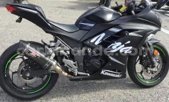 Nunua Ilio tumika Kawasaki Ninja Nyeusi Bike ndani ya Bugiri nchini Mashariki