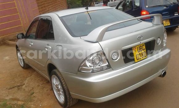 Nunua Ilio tumika Toyota Altezza Fedha Gari ndani ya Kampala nchini Uganda Nunua Ilio tumika Toyota Altezza Fedha Gari ndani ya Kampala nchini Uganda