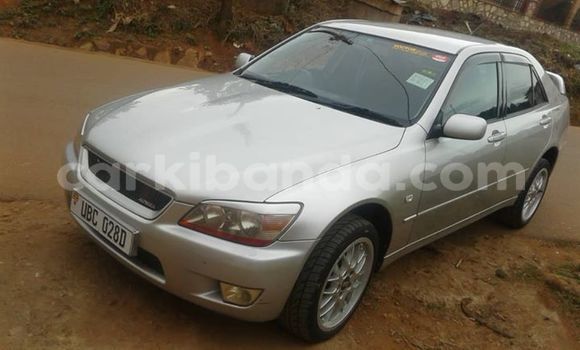 Nunua Ilio tumika Toyota Altezza Fedha Gari ndani ya Kampala nchini Uganda Nunua Ilio tumika Toyota Altezza Fedha Gari ndani ya Kampala nchini Uganda