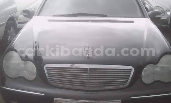 Nunua Ilio tumika Mercedes‒Benz C–Class Nyeusi Gari ndani ya Kampala nchini Uganda Nunua Ilio tumika Mercedes‒Benz C–Class Nyeusi Gari ndani ya Kampala nchini Uganda