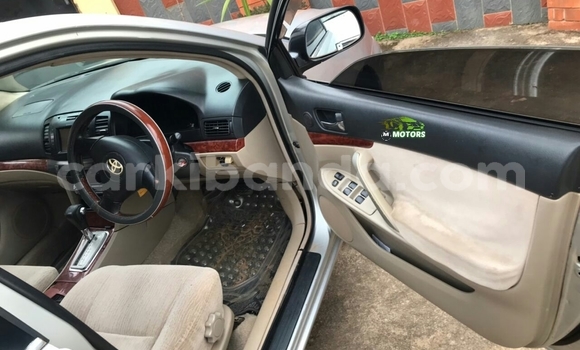 Acheter Occasion Voiture Toyota Premio Gris à Kampala, Ouganda Acheter Occasion Voiture Toyota Premio Gris à Kampala, Ouganda