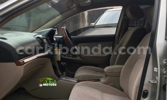 Acheter Occasion Voiture Toyota Premio Gris à Kampala, Ouganda Acheter Occasion Voiture Toyota Premio Gris à Kampala, Ouganda