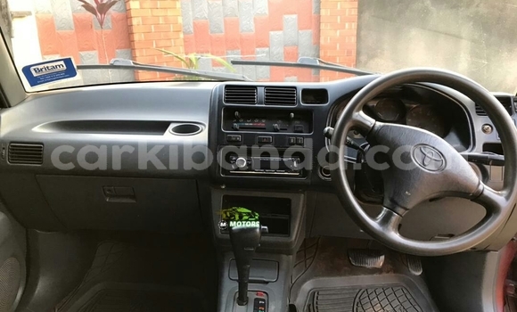 Acheter Occasion Voiture Toyota RAV4 Rouge à Kampala, Ouganda Acheter Occasion Voiture Toyota RAV4 Rouge à Kampala, Ouganda