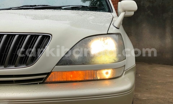Acheter Occasion Voiture Toyota Harrier Blanc à Kampala, Ouganda Acheter Occasion Voiture Toyota Harrier Blanc à Kampala, Ouganda