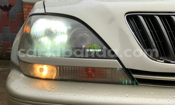 Acheter Occasion Voiture Toyota Harrier Blanc à Kampala, Ouganda Acheter Occasion Voiture Toyota Harrier Blanc à Kampala, Ouganda