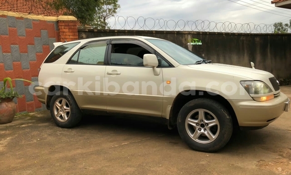 Acheter Occasion Voiture Toyota Harrier Blanc à Kampala, Ouganda Acheter Occasion Voiture Toyota Harrier Blanc à Kampala, Ouganda