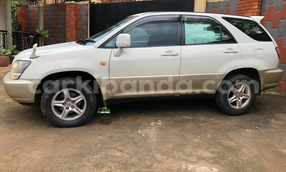 Acheter Occasion Voiture Toyota Harrier Blanc à Kampala, Ouganda Acheter Occasion Voiture Toyota Harrier Blanc à Kampala, Ouganda