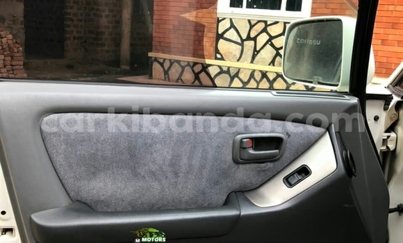 Acheter Occasion Voiture Toyota Harrier Blanc à Kampala, Ouganda Acheter Occasion Voiture Toyota Harrier Blanc à Kampala, Ouganda