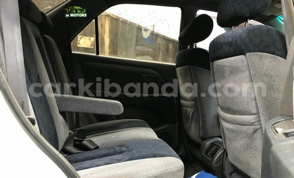 Acheter Occasion Voiture Toyota Harrier Blanc à Kampala, Ouganda Acheter Occasion Voiture Toyota Harrier Blanc à Kampala, Ouganda