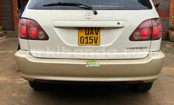Acheter Occasion Voiture Toyota Harrier Blanc à Kampala, Ouganda Acheter Occasion Voiture Toyota Harrier Blanc à Kampala, Ouganda