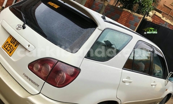 Acheter Occasion Voiture Toyota Harrier Blanc à Kampala, Ouganda Acheter Occasion Voiture Toyota Harrier Blanc à Kampala, Ouganda