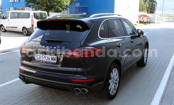 Nunua Ilio tumika Porsche Cayenne Nyingine Gari ndani ya Kampala nchini Uganda Nunua Ilio tumika Porsche Cayenne Nyingine Gari ndani ya Kampala nchini Uganda