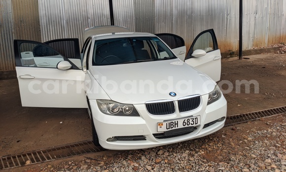 Gura Yakoze BMW 3–Series White Imodoka i Kampala mu Uganda