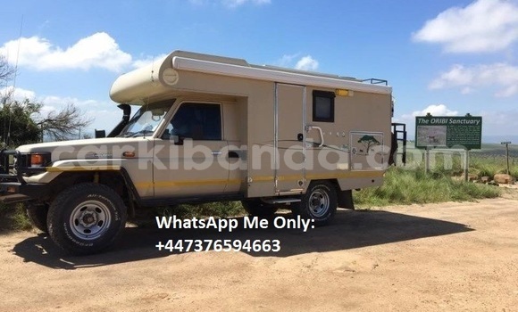 Acheter Occasion Voiture Toyota Land Cruiser Beige à Kampala, Ouganda