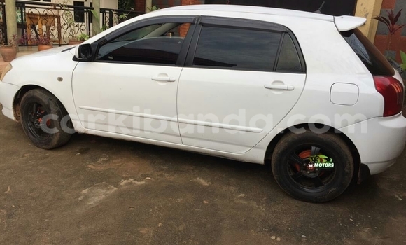 Acheter Occasion Voiture Toyota Runx Blanc à Kampala, Ouganda Acheter Occasion Voiture Toyota Runx Blanc à Kampala, Ouganda