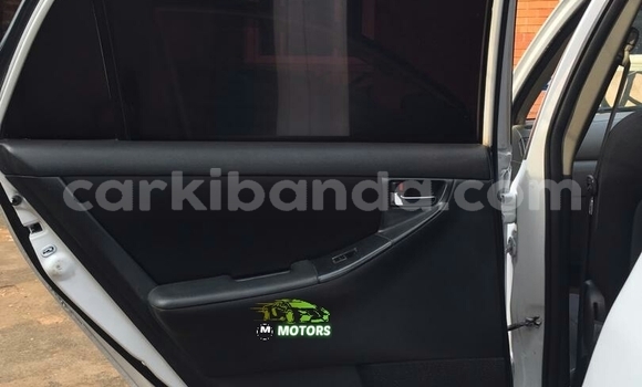 Acheter Occasion Voiture Toyota Runx Blanc à Kampala, Ouganda Acheter Occasion Voiture Toyota Runx Blanc à Kampala, Ouganda