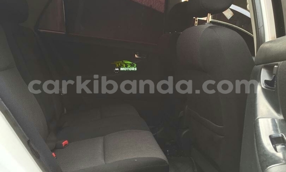 Acheter Occasion Voiture Toyota Runx Blanc à Kampala, Ouganda Acheter Occasion Voiture Toyota Runx Blanc à Kampala, Ouganda