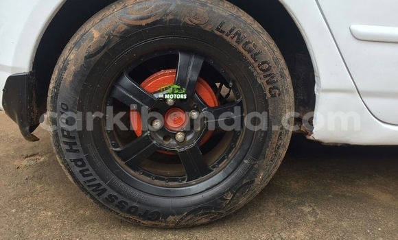 Acheter Occasion Voiture Toyota Runx Blanc à Kampala, Ouganda Acheter Occasion Voiture Toyota Runx Blanc à Kampala, Ouganda