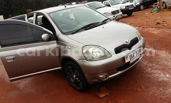 Acheter Occasion Voiture Toyota Vitz Gris à Arua, Ouganda Acheter Occasion Voiture Toyota Vitz Gris à Arua, Ouganda