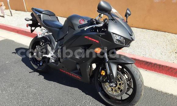 Nunua Ilio tumika Honda CBR 1000 RR Nyingine Bike ndani ya Kampala nchini Uganda Nunua Ilio tumika Honda CBR 1000 RR Nyingine Bike ndani ya Kampala nchini Uganda