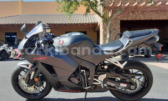 Nunua Ilio tumika Honda CBR 1000 RR Nyingine Bike ndani ya Kampala nchini Uganda Nunua Ilio tumika Honda CBR 1000 RR Nyingine Bike ndani ya Kampala nchini Uganda