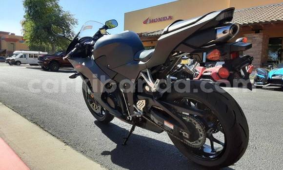 Nunua Ilio tumika Honda CBR 1000 RR Nyingine Bike ndani ya Kampala nchini Uganda Nunua Ilio tumika Honda CBR 1000 RR Nyingine Bike ndani ya Kampala nchini Uganda