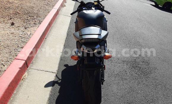 Nunua Ilio tumika Honda CBR 1000 RR Nyingine Bike ndani ya Kampala nchini Uganda Nunua Ilio tumika Honda CBR 1000 RR Nyingine Bike ndani ya Kampala nchini Uganda