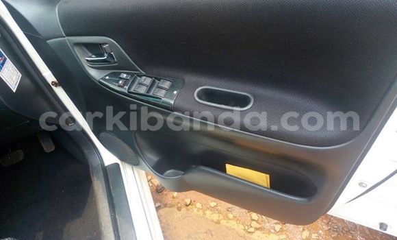 Nunua Ilio tumika Toyota Spacio Nyeupe Gari ndani ya Kampala nchini Uganda Nunua Ilio tumika Toyota Spacio Nyeupe Gari ndani ya Kampala nchini Uganda