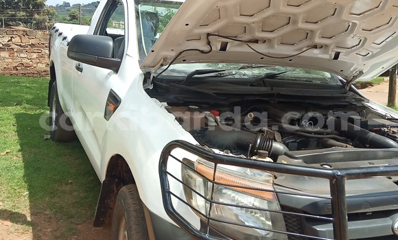 Nunua Ilio tumika Ford Ranger Nyeupe Gari ndani ya Kampala nchini Uganda