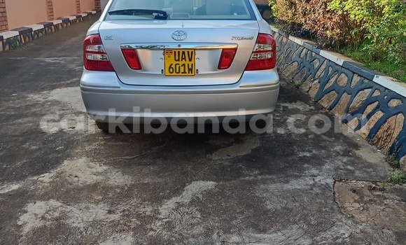 Gura Yakoze Toyota Premio Silver Imodoka i Kampala mu Uganda