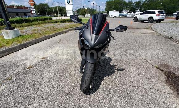 Gura Yakoze Honda CBR 1000 RR Beige Bike i Kampala mu Uganda Gura Yakoze Honda CBR 1000 RR Beige Bike i Kampala mu Uganda