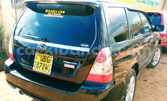 Nunua Ilio tumika Subaru Forester Nyeusi Gari ndani ya Kampala nchini Uganda