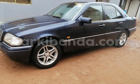 Acheter Occasion Voiture Mercedes-Benz C-Classe Bleu à Adjumani, Nord