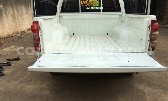 Acheter Occasion Voiture Great Wall Wingle Blanc à Kampala, Ouganda Acheter Occasion Voiture Great Wall Wingle Blanc à Kampala, Ouganda