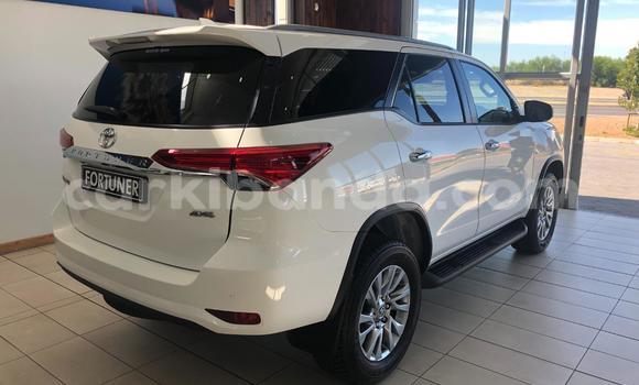 Nunua Ilio tumika Toyota Fortuner Nyingine Gari ndani ya Kampala nchini Uganda Nunua Ilio tumika Toyota Fortuner Nyingine Gari ndani ya Kampala nchini Uganda